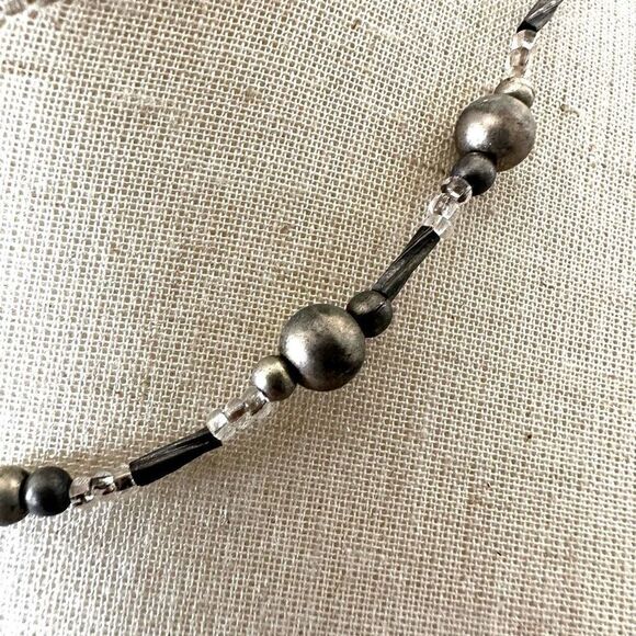 Grey beaded necklace - Picture 4 of 8